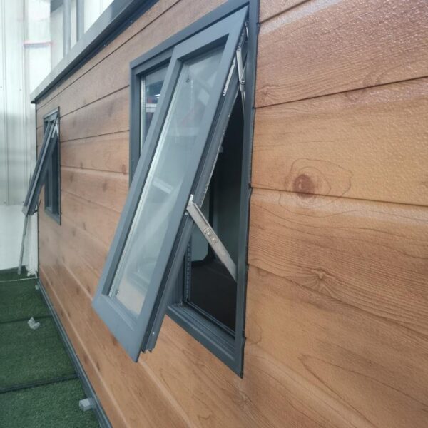 Double-wing folding house with wood-grain carved panels