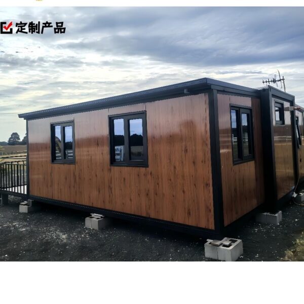 A double-wing folding house with a terrace