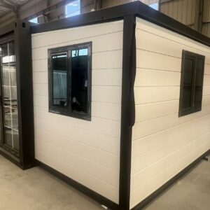 66936ddce3e9eb85ae08017167b8baac 20-foot double-wing folding room with white carved-panel exterior wall