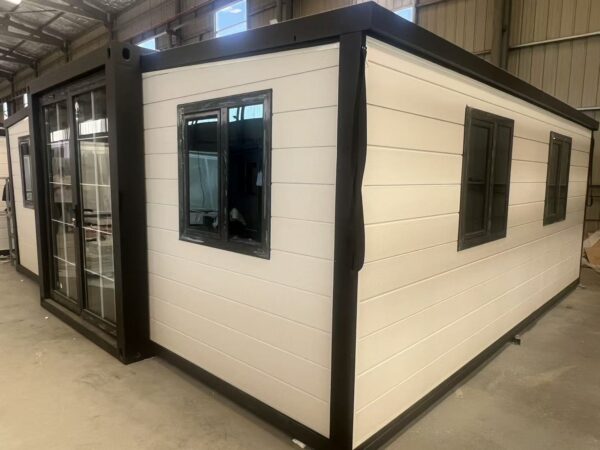 66936ddce3e9eb85ae08017167b8baac 20-foot double-wing folding room with white carved-panel exterior wall