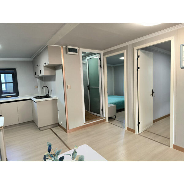 20-foot white double-wing expansion room