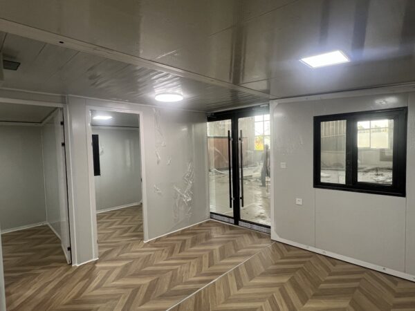 cc00b0c514f434c4acb4887cc2f6c336 20-foot double-wing folding room with white carved-panel exterior wall