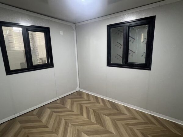 dfe38eeb6510df723ac326d40c9cf46e 20-foot double-wing folding room with white carved-panel exterior wall